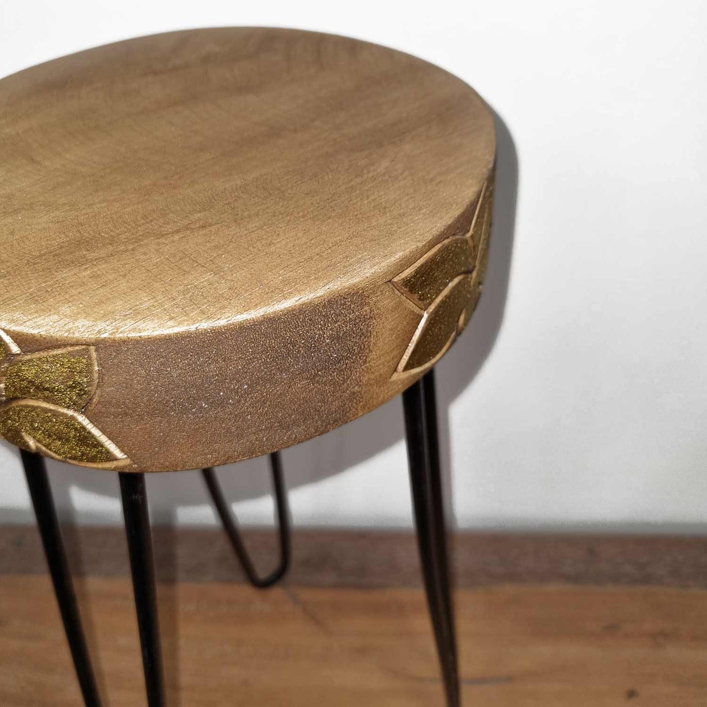 Soporte de nadera - Detalle natural y dorado