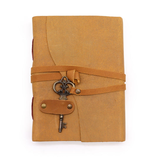 Libreta de piel clara y llave - journaling