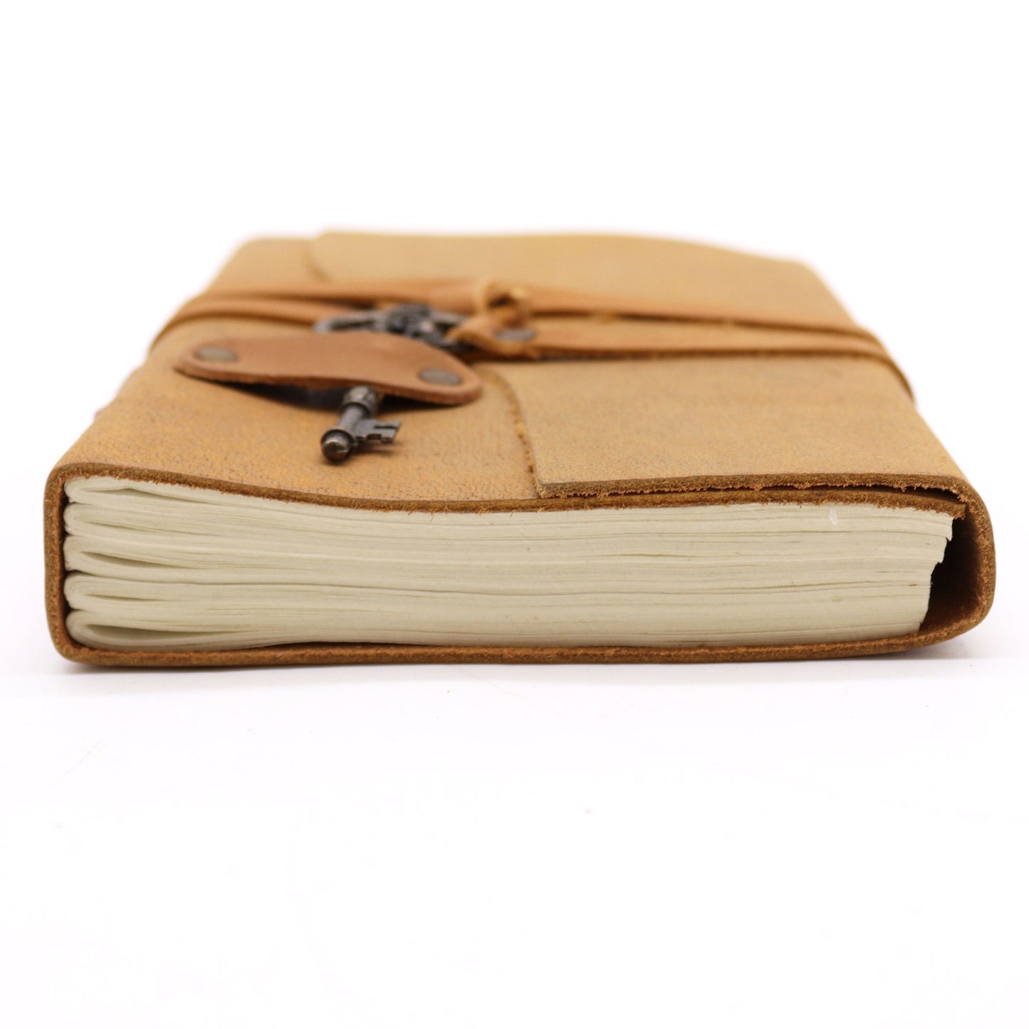 Libreta de piel clara y llave - journaling