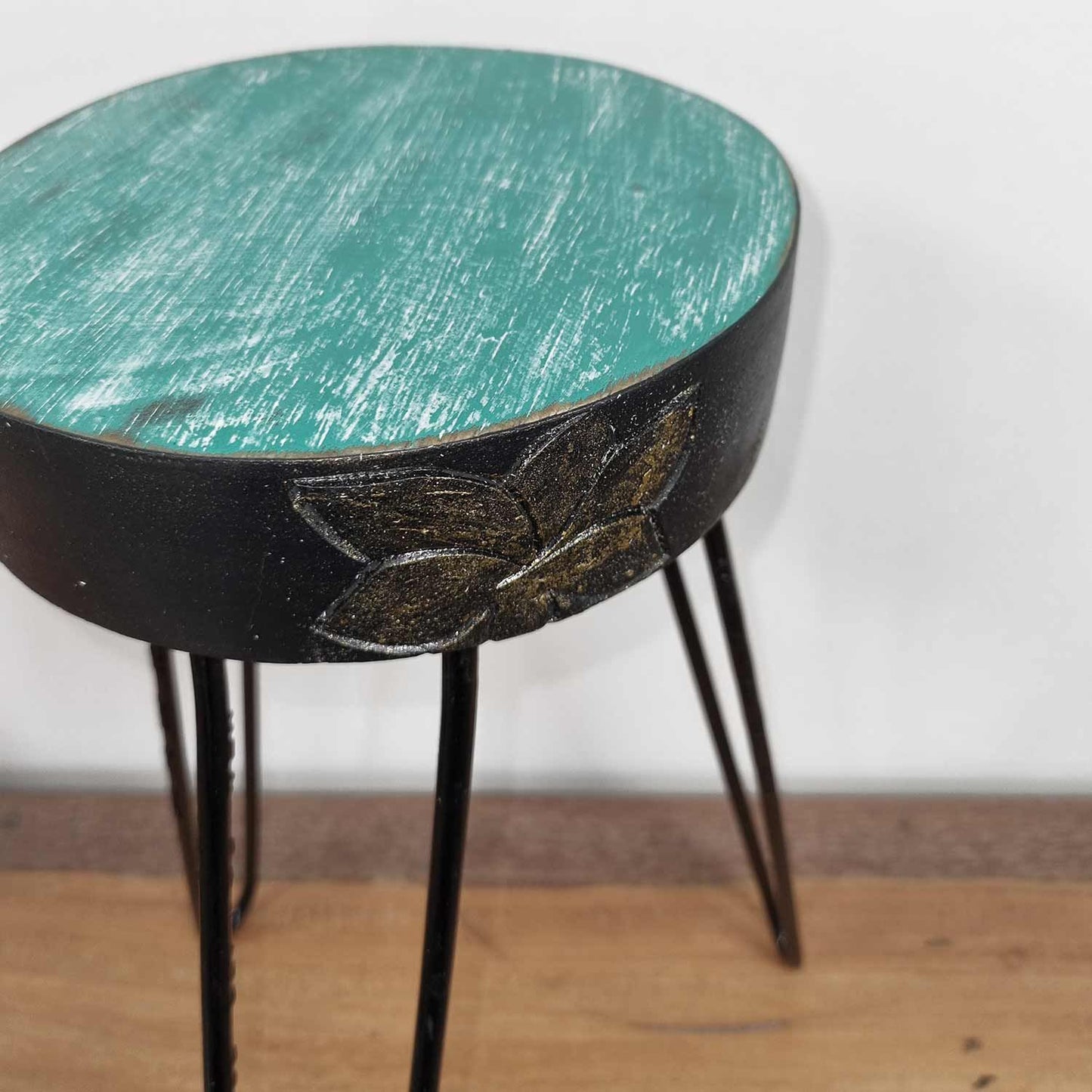 Soporte de madera - Detalle turquesa y dorado